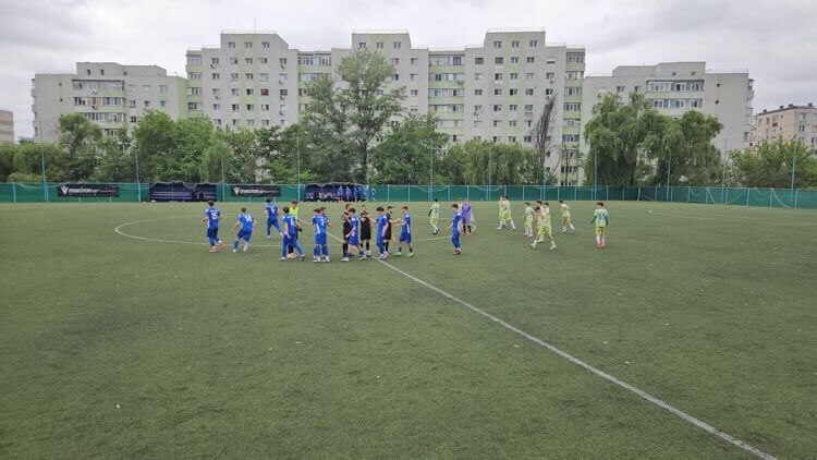 3 kids sport