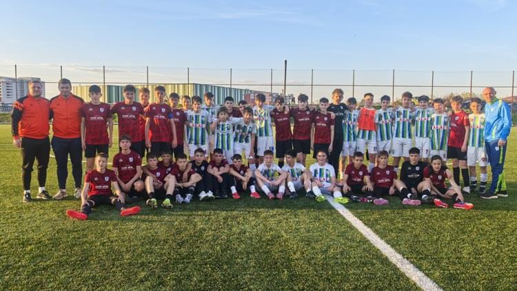 meciuri amicale fotbal copii